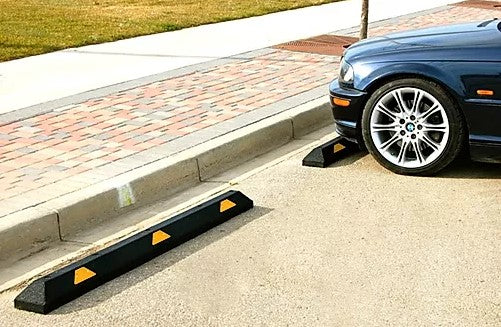 Rubber Parking Curb 6'x6"x4" - Yellow Reflector